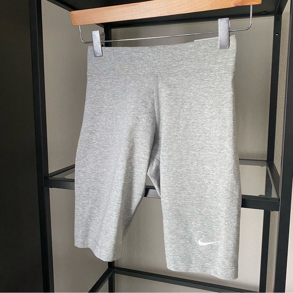 NWT Nike Tight Fit Mid Rise Biker Short